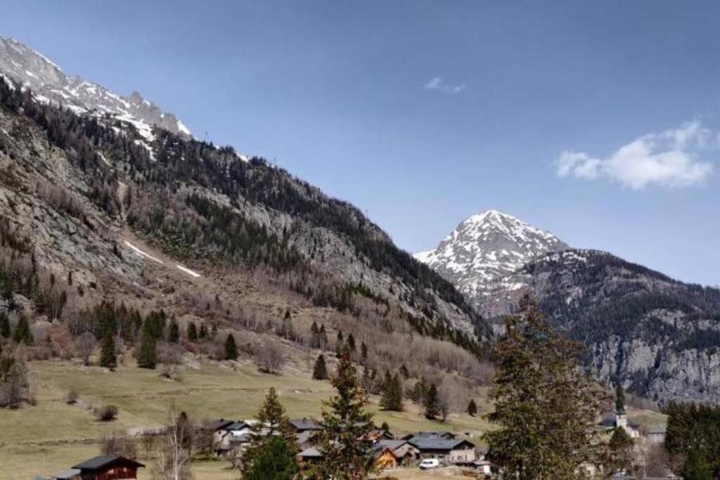 Vue Sur Les Montagnes Suisses Apartamento Vallorcine